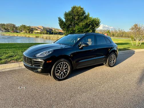 Black 2018 Porsche Macan Macan Sport Edition