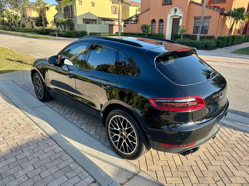 Black 2018 Porsche Macan Macan Sport Edition