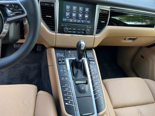 Black 2018 Porsche Macan Macan Sport Edition