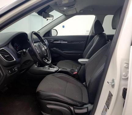 White 2021 Kia Seltos S