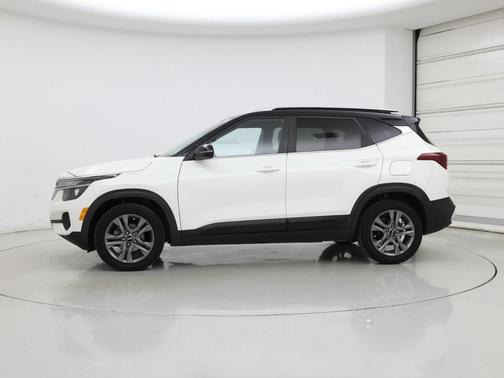 White 2021 Kia Seltos S