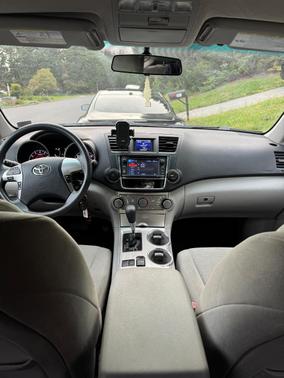 Blue 2013 Toyota Highlander Base