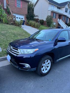 Blue 2013 Toyota Highlander Base
