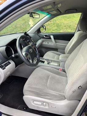 Blue 2013 Toyota Highlander Base