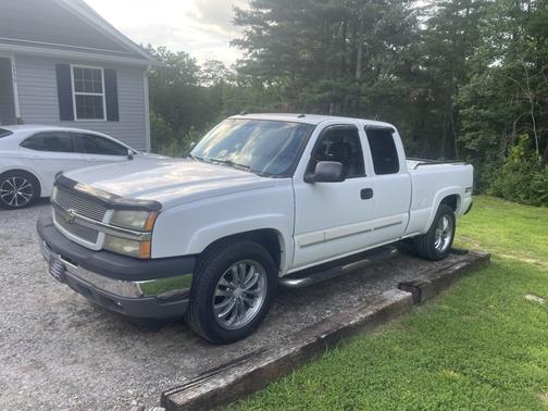 White 2005 Chevrolet Silverado 1500 Z71 Extended Cab