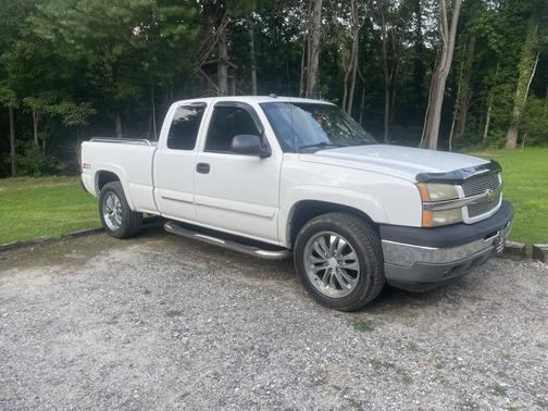 White 2005 Chevrolet Silverado 1500 Z71 Extended Cab