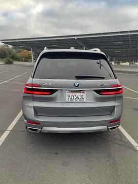 Gray 2024 BMW X7 xDrive40i