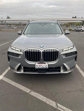 Gray 2024 BMW X7 xDrive40i