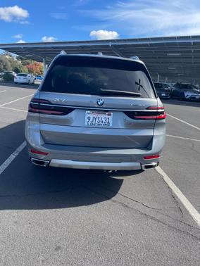 Gray 2024 BMW X7 xDrive40i