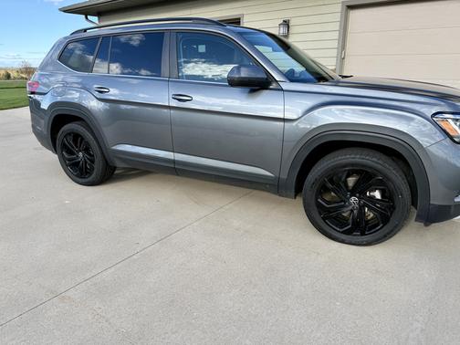 Gray 2023 Volkswagen Atlas 3.6L SE w/Technology