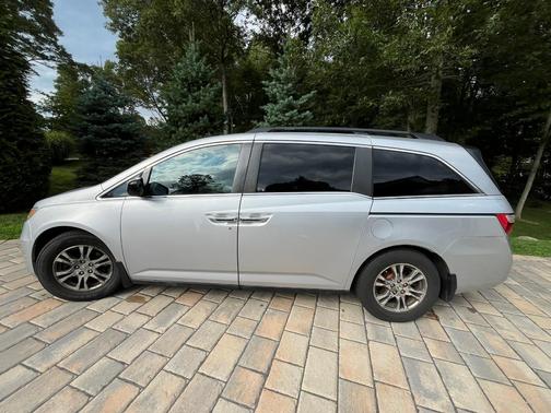 Silver 2013 Honda Odyssey EX