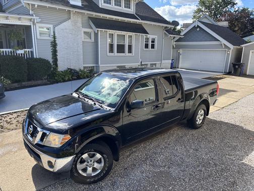 Black 2010 Nissan Frontier SE