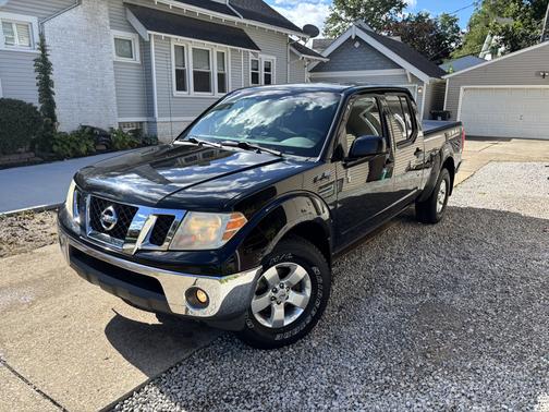 Black 2010 Nissan Frontier SE