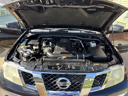 Black 2010 Nissan Frontier SE