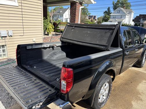 Black 2010 Nissan Frontier SE