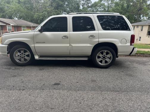 2005 Cadillac Escalade Base
