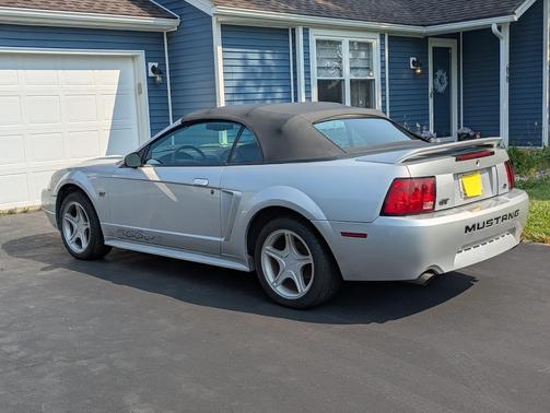 Silver 2000 Ford Mustang GT