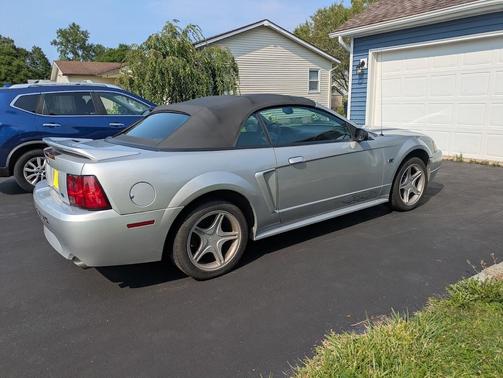 Silver 2000 Ford Mustang GT