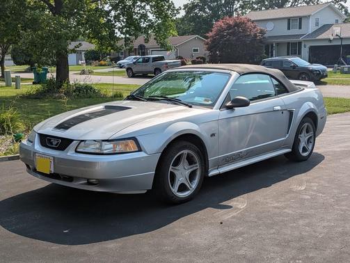 Silver 2000 Ford Mustang GT