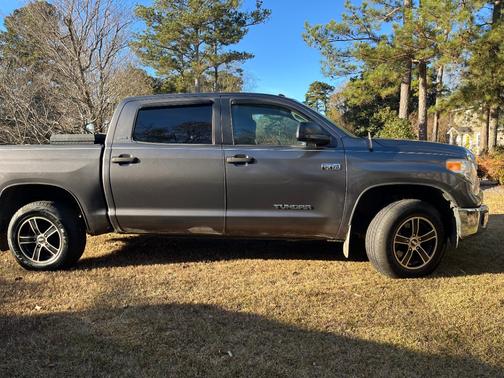 2017 Toyota Tundra SR5
