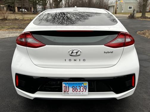 2017 Hyundai IONIQ Hybrid SEL