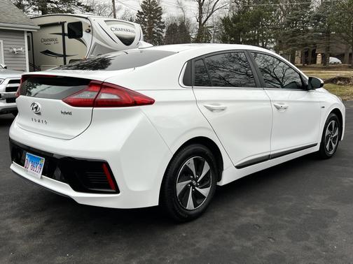 2017 Hyundai IONIQ Hybrid SEL