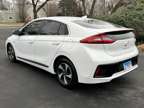 2017 Hyundai IONIQ Hybrid SEL