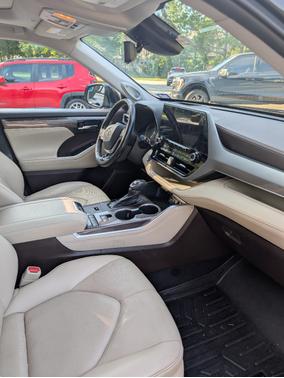 Black 2021 Toyota Highlander Hybrid Platinum