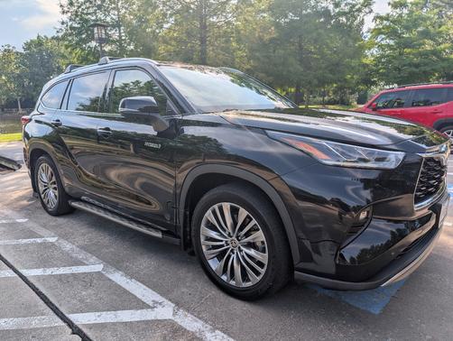 Black 2021 Toyota Highlander Hybrid Platinum