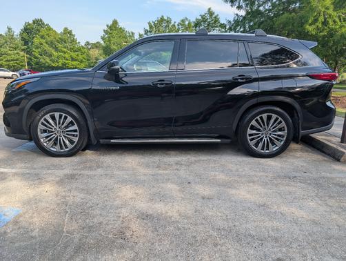 Black 2021 Toyota Highlander Hybrid Platinum
