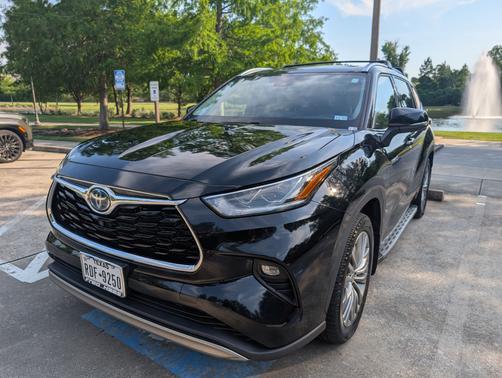Black 2021 Toyota Highlander Hybrid Platinum
