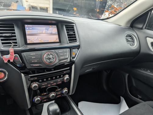 2014 Nissan Pathfinder SV