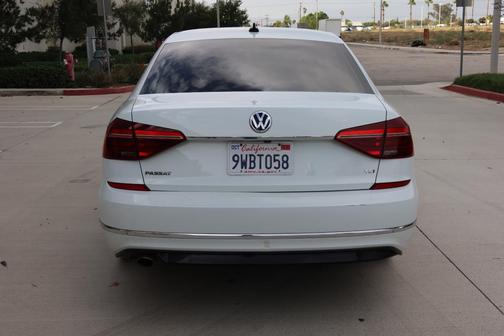 White 2017 Volkswagen Passat 1.8T R-Line w/Comfort