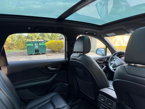 White 2019 Audi Q7 55 Premium Plus