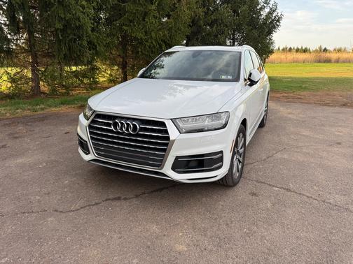 White 2019 Audi Q7 55 Premium Plus