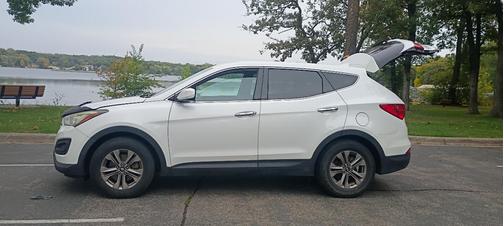 White 2016 Hyundai Santa Fe Sport 2.4L