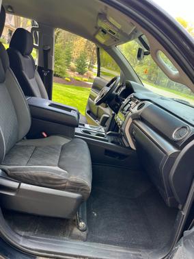 Black 2016 Toyota Tundra SR5