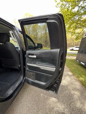 Black 2016 Toyota Tundra SR5