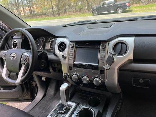 Black 2016 Toyota Tundra SR5