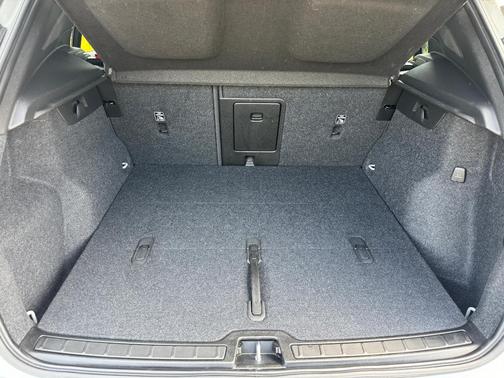 Black 2021 Volvo XC40 T5 R-Design