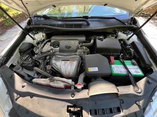 White 2016 Toyota Camry XLE