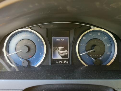 White 2016 Toyota Camry XLE