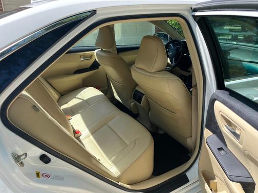 White 2016 Toyota Camry XLE