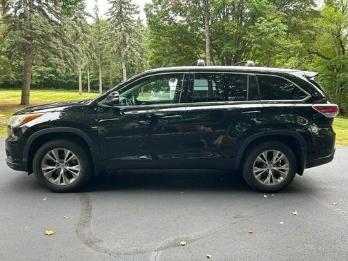Black 2015 Toyota Highlander XLE