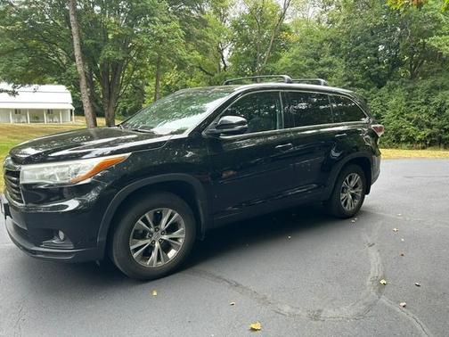 Black 2015 Toyota Highlander XLE