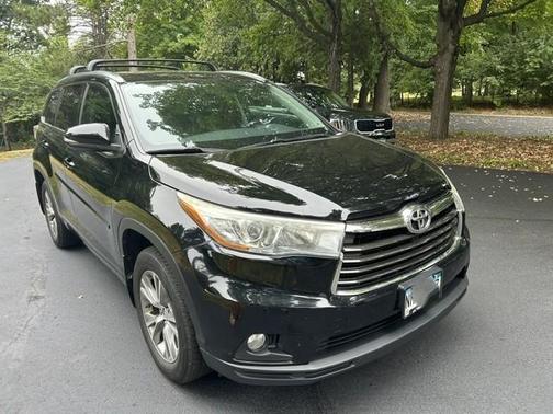 Black 2015 Toyota Highlander XLE