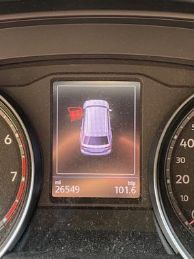Photo 1 of 4 of 2021 Volkswagen Atlas Cross Sport 3.6L V6 SE w/Technology R-Line
