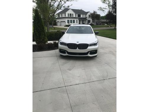 Photo 1 of 3 of 2018 BMW 750 i xDrive