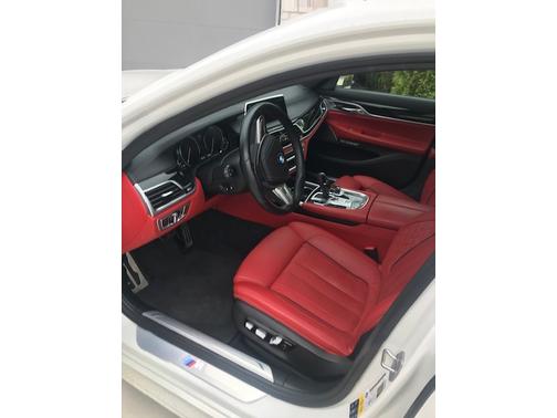 Photo 3 of 3 of 2018 BMW 750 i xDrive
