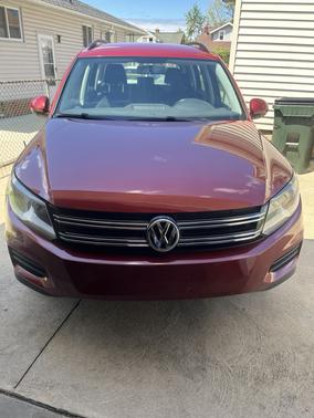 Red 2015 Volkswagen Tiguan 4MOTION Auto SE